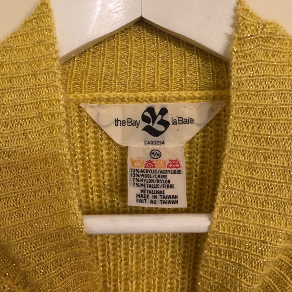 Yellow pull over sweater - Picture 2 of 2